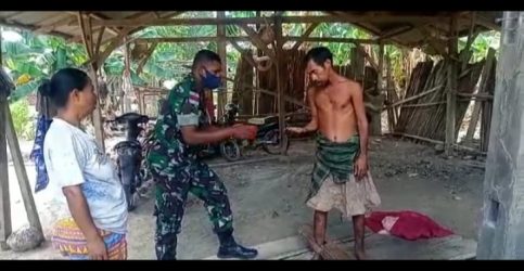 Peduli Sesama, Babinsa Koramil 1605-09/Rinhat Bantu ODGJ Di Wilayah Binaan