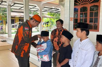 Pimpinan anak cabang pemuda Pancasila kecamatan stabat RIKI SAPARIZA,SE mengadakan Jum,at Borokah di kelurahan perdamaian kecamatan STABAT.