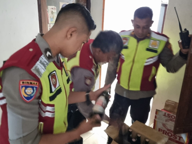 Operasi Pekat Malam Lebaran, Polsek Gebang Amankan Berbagai Jenis Miras