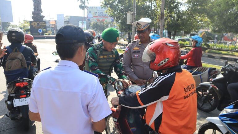 TNI-Polri, Satpol PP dan Dishub Bersinergi Sosialisasikan Operasi Patuh 2024 di Purbalingga